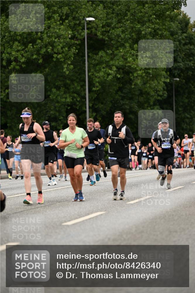 29.06.2025 - hella hamburg halbmarathon Dr. Thomas Lammeyer http://msf.ph/oto/8426340 29.06.2025 10:50:24 Kennedybrücke 1060, 1421, 1426, 1465, 1695, 1854, 1983, 2008, 2217, 2398, 2657, 2664, 2965, 4099, 4102, 4119, 4223, 4224, 5044, 5914, 6393, 6788, 6980, 7303, 7530, 7983, 10367, 10812, 11393 meine-sportfotos.de
