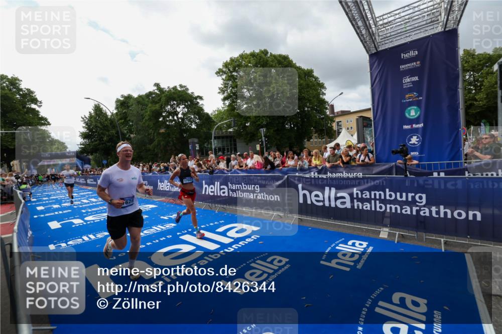 29.06.2025 - hella hamburg halbmarathon Zöllner http://msf.ph/oto/8426344 29.06.2025 10:35:15 Ziel 4740, 7628, 7867, 11559, 12514, 15415, 17022 meine-sportfotos.de