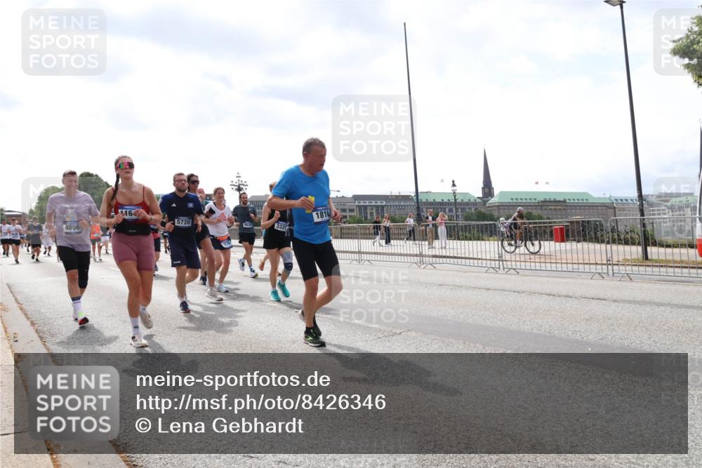 29.06.2025 - hella hamburg halbmarathon Lena Gebhardt http://msf.ph/oto/8426346 29.06.2025 10:43:30 Lombardsbrücke 4056, 1164, 5720, 3329, 878, 1816, 1023, 1149, 1155, 1310, 1400, 1467, 1788, 1816, 1878, 2103, 2158, 2267, 2361, 2733, 2971, 3074, 3238, 3329, 3390, 3518, 3638, 4056, 4177, 4302, 4367, 4680, 4866, 5192, 5201, 5214, 5268, 5370, 5610, 5720, 5755, 5967, 6012, 6096, 6226, 6334, 6440, 6931, 6971, 6973, 7043, 7197, 7205, 7206, 7461, 7489, 7504, 7872, 7926, 8000, 8058, 8135, 8184, 8233, 8408, 8435, 8504, 9072, 9639, 9641, 9644, 9831, 9976, 10083, 10097, 10180, 10200, 10202 meine-sportfotos.de