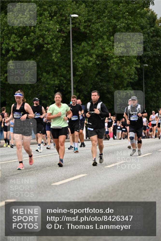 29.06.2025 - hella hamburg halbmarathon Dr. Thomas Lammeyer http://msf.ph/oto/8426347 29.06.2025 10:50:24 Kennedybrücke 1060, 1421, 1426, 1465, 1695, 1854, 1983, 2008, 2217, 2398, 2657, 2664, 2965, 4099, 4102, 4119, 4223, 4224, 5044, 5914, 6393, 6788, 6980, 7303, 7530, 7983, 10367, 10812, 11393 meine-sportfotos.de