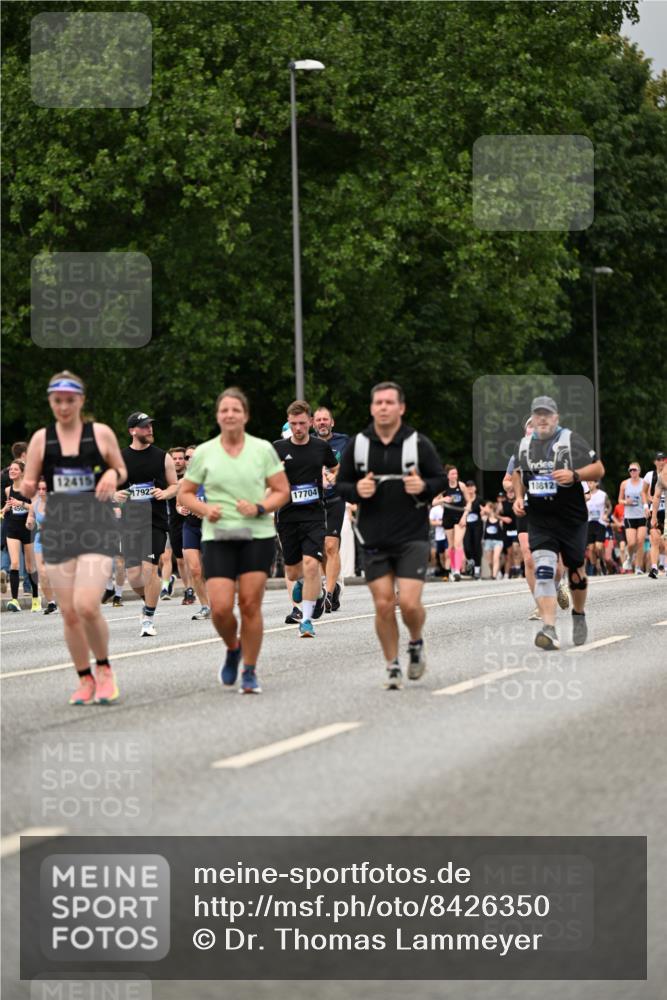 29.06.2025 - hella hamburg halbmarathon Dr. Thomas Lammeyer http://msf.ph/oto/8426350 29.06.2025 10:50:24 Kennedybrücke 1060, 1421, 1426, 1465, 1695, 1854, 1983, 2008, 2217, 2398, 2657, 2664, 2965, 4099, 4102, 4119, 4223, 4224, 5044, 5914, 6393, 6788, 6980, 7303, 7530, 7983, 10367, 10812, 11393 meine-sportfotos.de