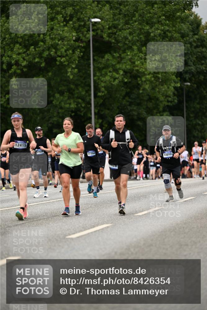 29.06.2025 - hella hamburg halbmarathon Dr. Thomas Lammeyer http://msf.ph/oto/8426354 29.06.2025 10:50:24 Kennedybrücke 1060, 1421, 1426, 1465, 1695, 1854, 1983, 2008, 2217, 2398, 2657, 2664, 2965, 4099, 4102, 4119, 4223, 4224, 5044, 5914, 6393, 6788, 6980, 7303, 7530, 7983, 10367, 10812, 11393 meine-sportfotos.de