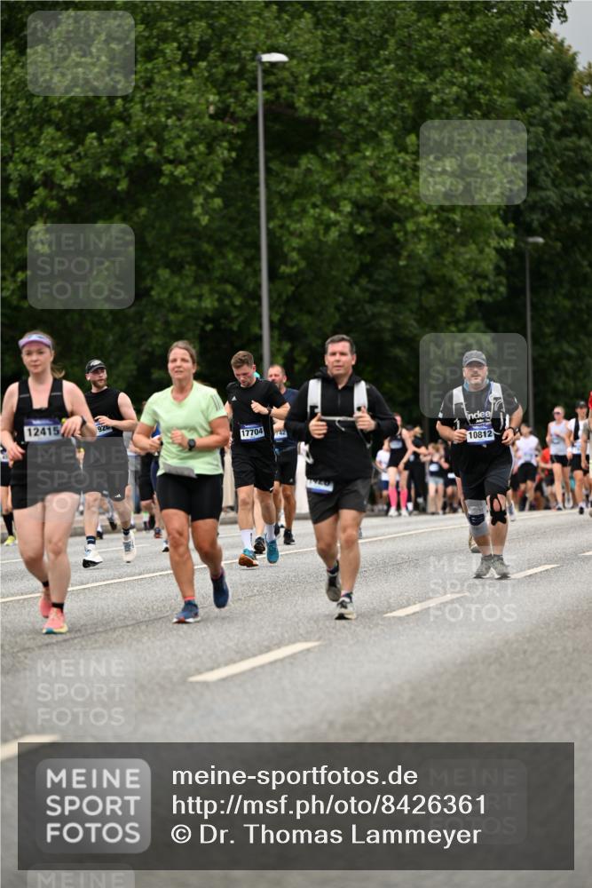 29.06.2025 - hella hamburg halbmarathon Dr. Thomas Lammeyer http://msf.ph/oto/8426361 29.06.2025 10:50:25 Kennedybrücke 1060, 1421, 1426, 1465, 1695, 1854, 1983, 2008, 2217, 2398, 2657, 2917, 2965, 4099, 4102, 4119, 4223, 4224, 5044, 5914, 6393, 6788, 6980, 7303, 7530, 7983, 10367, 10812, 11393 meine-sportfotos.de