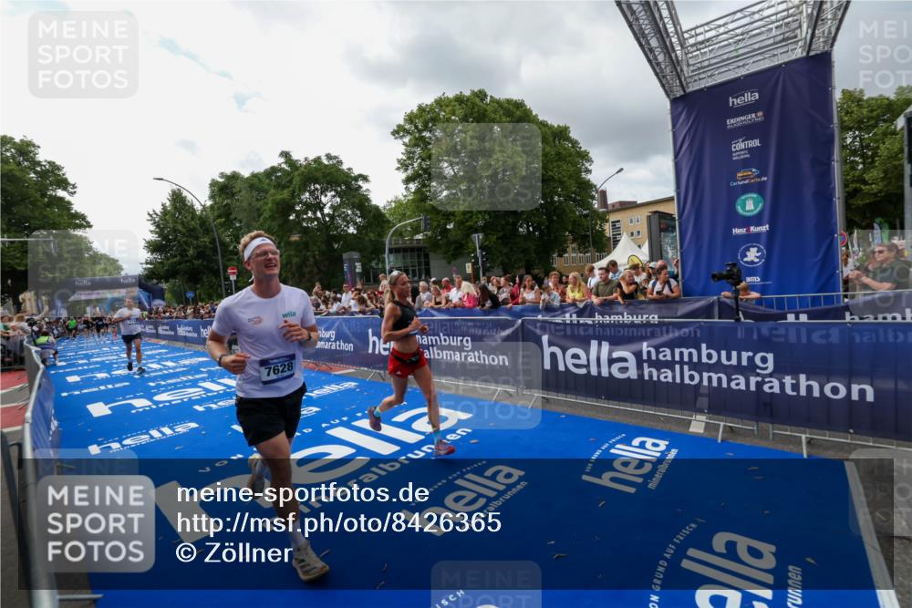 29.06.2025 - hella hamburg halbmarathon Zöllner http://msf.ph/oto/8426365 29.06.2025 10:35:16 Ziel 4740, 7628, 7867, 12514, 15415, 17022 meine-sportfotos.de