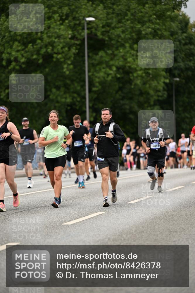 29.06.2025 - hella hamburg halbmarathon Dr. Thomas Lammeyer http://msf.ph/oto/8426378 29.06.2025 10:50:25 Kennedybrücke 1060, 1421, 1426, 1465, 1695, 1854, 1983, 2008, 2217, 2398, 2657, 2917, 2965, 4099, 4102, 4119, 4223, 4224, 5044, 5914, 6393, 6788, 6980, 7303, 7530, 7983, 10367, 10812, 11393 meine-sportfotos.de
