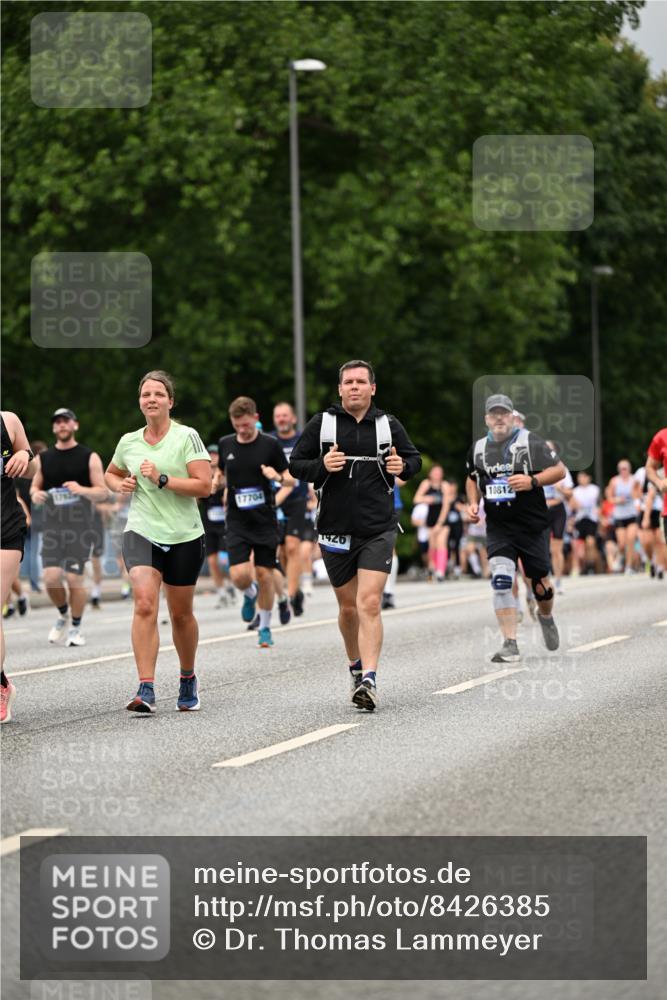 29.06.2025 - hella hamburg halbmarathon Dr. Thomas Lammeyer http://msf.ph/oto/8426385 29.06.2025 10:50:25 Kennedybrücke 1060, 1421, 1426, 1465, 1695, 1854, 1983, 2008, 2217, 2398, 2657, 2917, 2965, 4099, 4102, 4119, 4223, 4224, 5044, 5914, 6393, 6788, 6980, 7303, 7530, 7983, 10367, 10812, 11393 meine-sportfotos.de