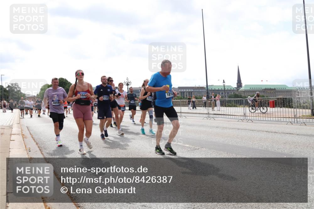 29.06.2025 - hella hamburg halbmarathon Lena Gebhardt http://msf.ph/oto/8426387 29.06.2025 10:43:30 Lombardsbrücke 164, 5720, 4056, 878, 1816, 3329, 1023, 1149, 1155, 1310, 1400, 1467, 1788, 1816, 1878, 2103, 2158, 2267, 2361, 2733, 2971, 3074, 3238, 3329, 3390, 3518, 3638, 4056, 4177, 4302, 4367, 4680, 4866, 5192, 5201, 5214, 5268, 5370, 5610, 5720, 5755, 5967, 6012, 6096, 6226, 6334, 6440, 6931, 6971, 6973, 7043, 7197, 7205, 7206, 7461, 7489, 7504, 7872, 7926, 8000, 8058, 8135, 8184, 8233, 8408, 8435, 8504, 9072, 9639, 9641, 9644, 9831, 9976, 10083, 10097, 10180, 10200, 10202 meine-sportfotos.de