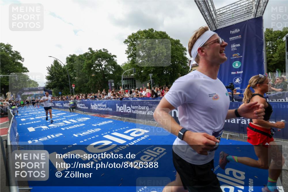29.06.2025 - hella hamburg halbmarathon Zöllner http://msf.ph/oto/8426388 29.06.2025 10:35:16 Ziel 4740, 7628, 7867, 12514, 15415, 17022 meine-sportfotos.de