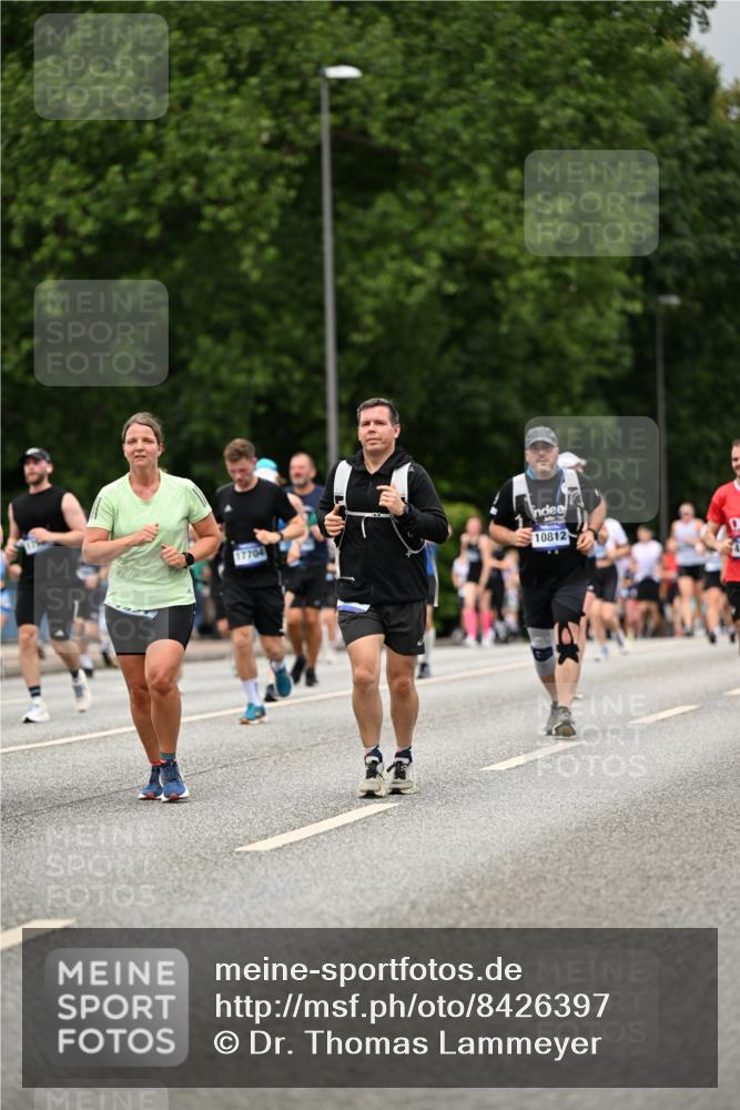 29.06.2025 - hella hamburg halbmarathon Dr. Thomas Lammeyer http://msf.ph/oto/8426397 29.06.2025 10:50:25 Kennedybrücke 1060, 1421, 1426, 1465, 1695, 1854, 1983, 2008, 2217, 2398, 2657, 2917, 2965, 4099, 4102, 4119, 4223, 4224, 5044, 5914, 6393, 6788, 6980, 7303, 7530, 7983, 10367, 10812, 11393 meine-sportfotos.de