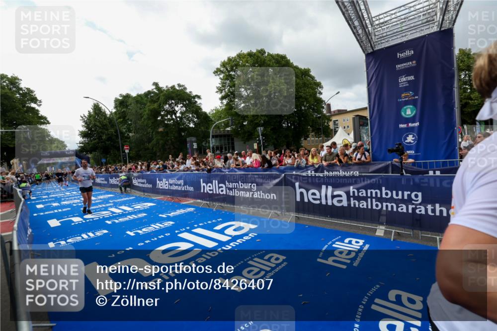 29.06.2025 - hella hamburg halbmarathon Zöllner http://msf.ph/oto/8426407 29.06.2025 10:35:17 Ziel 4740, 7628, 7867, 12514, 13798, 15415, 15773, 17022 meine-sportfotos.de