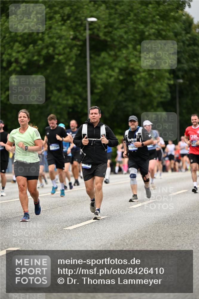 29.06.2025 - hella hamburg halbmarathon Dr. Thomas Lammeyer http://msf.ph/oto/8426410 29.06.2025 10:50:26 Kennedybrücke 1060, 1421, 1426, 1465, 1695, 1854, 1983, 2008, 2217, 2398, 2917, 2965, 4099, 4102, 4223, 4224, 5044, 5914, 6393, 6788, 6980, 7303, 7530, 7983, 10367, 10812, 11393 meine-sportfotos.de