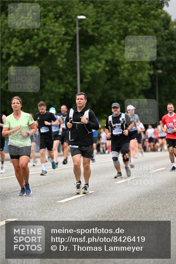 29.06.2025 - hella hamburg halbmarathon Dr. Thomas Lammeyer http://msf.ph/oto/8426419 29.06.2025 10:50:26 Kennedybrücke 1060, 1421, 1426, 1465, 1695, 1854, 1983, 2008, 2217, 2398, 2917, 2965, 4099, 4102, 4223, 4224, 5044, 5914, 6393, 6788, 6980, 7303, 7530, 7983, 10367, 10812, 11393 meine-sportfotos.de