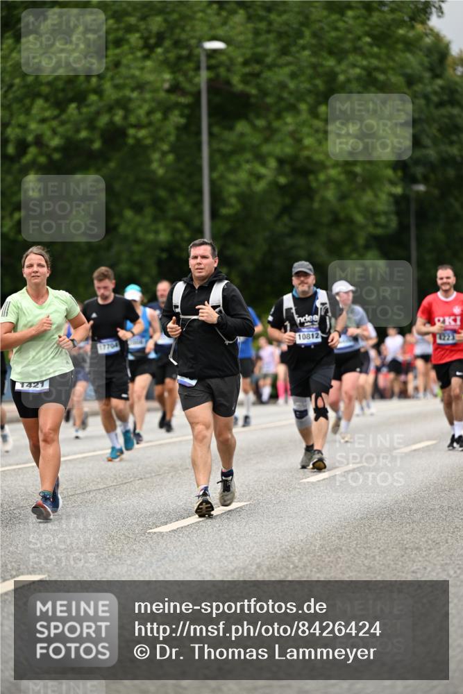 29.06.2025 - hella hamburg halbmarathon Dr. Thomas Lammeyer http://msf.ph/oto/8426424 29.06.2025 10:50:26 Kennedybrücke 1060, 1421, 1426, 1465, 1695, 1854, 1983, 2008, 2217, 2398, 2917, 2965, 4099, 4102, 4223, 4224, 5044, 5914, 6393, 6788, 6980, 7303, 7530, 7983, 10367, 10812, 11393 meine-sportfotos.de