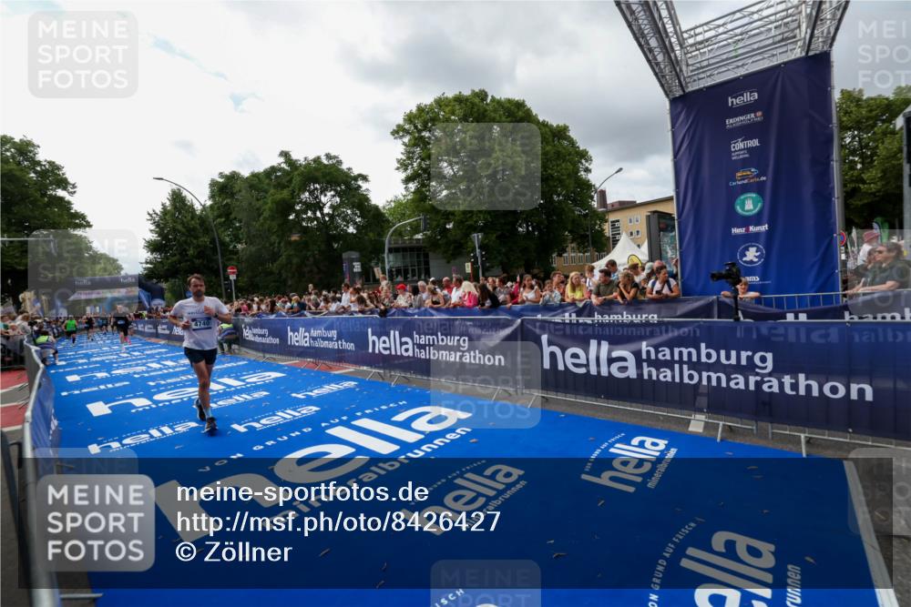 29.06.2025 - hella hamburg halbmarathon Zöllner http://msf.ph/oto/8426427 29.06.2025 10:35:17 Ziel 4740, 7628, 7867, 12514, 13798, 15415, 15773, 17022 meine-sportfotos.de