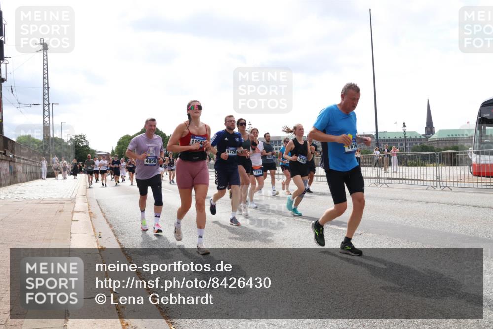 29.06.2025 - hella hamburg halbmarathon Lena Gebhardt http://msf.ph/oto/8426430 29.06.2025 10:43:30 Lombardsbrücke 4056, 1194, 5720, 1878, 9639, 3329, 816, 1023, 1149, 1155, 1310, 1400, 1467, 1788, 1816, 1878, 2103, 2158, 2267, 2361, 2733, 2971, 3074, 3238, 3329, 3390, 3518, 3638, 4056, 4177, 4302, 4367, 4680, 4866, 5192, 5201, 5214, 5268, 5370, 5610, 5720, 5755, 5967, 6012, 6096, 6226, 6334, 6440, 6931, 6971, 6973, 7043, 7197, 7205, 7206, 7461, 7489, 7504, 7872, 7926, 8000, 8058, 8135, 8184, 8233, 8408, 8435, 8504, 9072, 9639, 9641, 9644, 9831, 9976, 10083, 10097, 10180, 10200, 10202 meine-sportfotos.de
