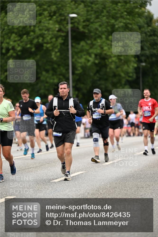 29.06.2025 - hella hamburg halbmarathon Dr. Thomas Lammeyer http://msf.ph/oto/8426435 29.06.2025 10:50:27 Kennedybrücke 1060, 1421, 1426, 1465, 1695, 1854, 1983, 2008, 2217, 2398, 2917, 2965, 4099, 4102, 4223, 4224, 5044, 5914, 6124, 6161, 6393, 6788, 6980, 7303, 7530, 7983, 10367, 10812, 11393 meine-sportfotos.de