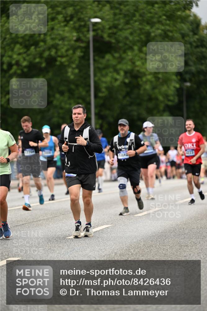 29.06.2025 - hella hamburg halbmarathon Dr. Thomas Lammeyer http://msf.ph/oto/8426436 29.06.2025 10:50:27 Kennedybrücke 1060, 1421, 1426, 1465, 1695, 1854, 1983, 2008, 2217, 2398, 2917, 2965, 4099, 4102, 4223, 4224, 5044, 5914, 6124, 6161, 6393, 6788, 6980, 7303, 7530, 7983, 10367, 10812, 11393 meine-sportfotos.de