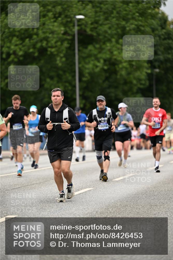 29.06.2025 - hella hamburg halbmarathon Dr. Thomas Lammeyer http://msf.ph/oto/8426453 29.06.2025 10:50:27 Kennedybrücke 1060, 1421, 1426, 1465, 1695, 1854, 1983, 2008, 2217, 2398, 2917, 2965, 4099, 4102, 4223, 4224, 5044, 5914, 6124, 6161, 6393, 6788, 6980, 7303, 7530, 7983, 10367, 10812, 11393 meine-sportfotos.de
