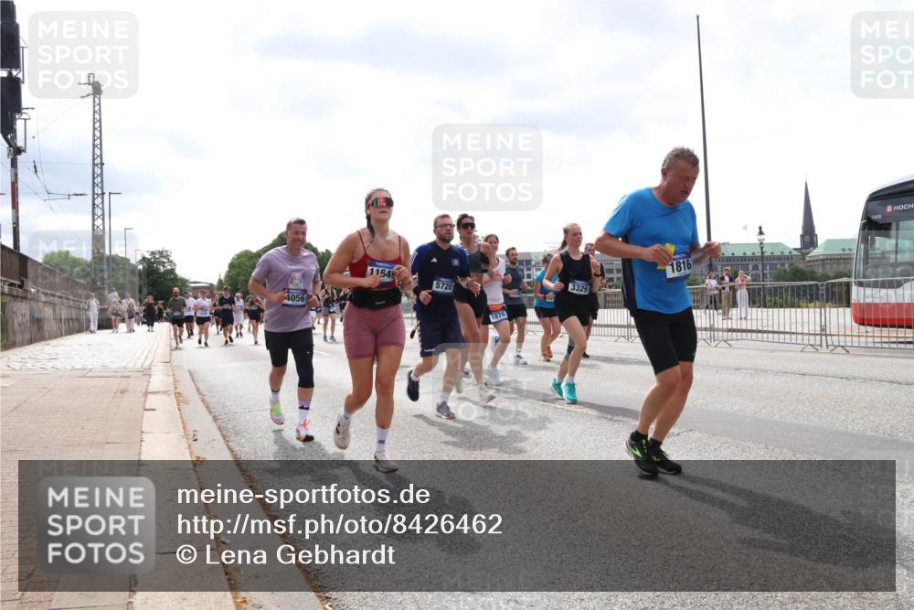 29.06.2025 - hella hamburg halbmarathon Lena Gebhardt http://msf.ph/oto/8426462 29.06.2025 10:43:30 Lombardsbrücke 4056, 11549, 5720, 3329, 1878, 1816, 1023, 1149, 1155, 1310, 1400, 1467, 1788, 1816, 1878, 2103, 2158, 2267, 2361, 2733, 2971, 3074, 3238, 3329, 3390, 3518, 3638, 4056, 4177, 4302, 4367, 4680, 4866, 5192, 5201, 5214, 5268, 5370, 5610, 5720, 5755, 5967, 6012, 6096, 6226, 6334, 6440, 6931, 6971, 6973, 7043, 7197, 7205, 7206, 7461, 7489, 7504, 7872, 7926, 8000, 8058, 8135, 8184, 8233, 8408, 8435, 8504, 9072, 9639, 9641, 9644, 9831, 9976, 10083, 10097, 10180, 10200, 10202 meine-sportfotos.de
