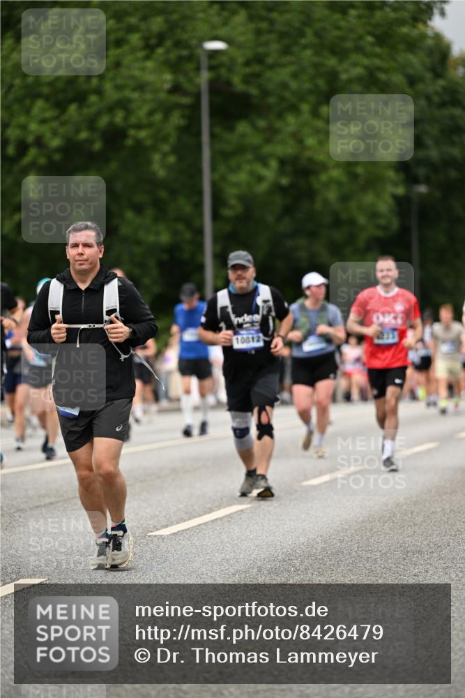 29.06.2025 - hella hamburg halbmarathon Dr. Thomas Lammeyer http://msf.ph/oto/8426479 29.06.2025 10:50:28 Kennedybrücke 1060, 1421, 1426, 1465, 1695, 1854, 1983, 2008, 2217, 2398, 2917, 2965, 4099, 4102, 4223, 4224, 5044, 5914, 6124, 6161, 6393, 6788, 6980, 7303, 7530, 7983, 10230, 10367, 10812, 11393 meine-sportfotos.de