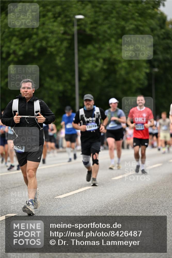 29.06.2025 - hella hamburg halbmarathon Dr. Thomas Lammeyer http://msf.ph/oto/8426487 29.06.2025 10:50:28 Kennedybrücke 1060, 1421, 1426, 1465, 1695, 1854, 1983, 2008, 2217, 2398, 2917, 2965, 4099, 4102, 4223, 4224, 5044, 5914, 6124, 6161, 6393, 6788, 6980, 7303, 7530, 7983, 10230, 10367, 10812, 11393 meine-sportfotos.de