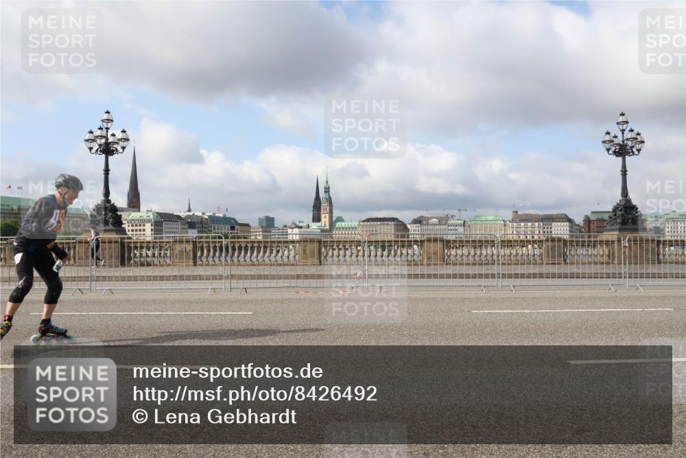 29.06.2025 - hella hamburg halbmarathon Lena Gebhardt http://msf.ph/oto/8426492 29.06.2025 08:58:58 Lombardsbrücke  meine-sportfotos.de