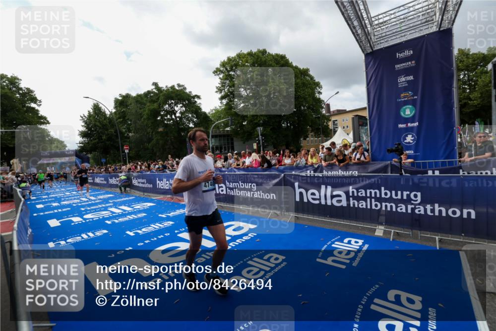 29.06.2025 - hella hamburg halbmarathon Zöllner http://msf.ph/oto/8426494 29.06.2025 10:35:18 Ziel 4740, 7867, 12514, 13798, 14789, 15415, 15773 meine-sportfotos.de
