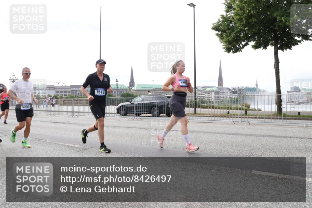 29.06.2025 - hella hamburg halbmarathon Lena Gebhardt http://msf.ph/oto/8426497 29.06.2025 10:29:00 Lombardsbrücke 5250, 1518, 1557, 1518, 1557, 1869, 2688, 3717, 4161, 4362, 4373, 4700, 4834, 4982, 5167, 5249, 5250, 5718, 5903, 5939, 6102, 6345, 6418, 7169, 7449, 8048, 8560, 9642, 9716, 10068, 10198, 10434, 10808, 11989, 12099, 12404, 12442, 12958, 13090, 14205, 15143, 15256, 15452, 15453, 15952, 15955, 16125, 16643, 16673, 18293, 18414 meine-sportfotos.de