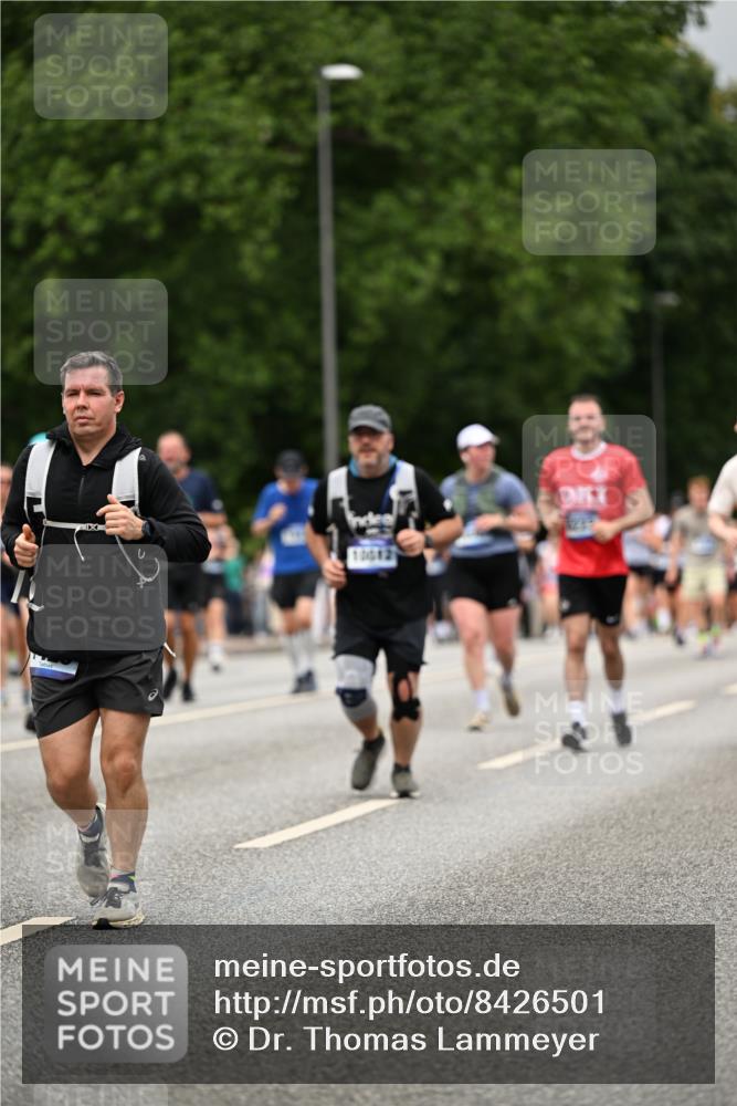 29.06.2025 - hella hamburg halbmarathon Dr. Thomas Lammeyer http://msf.ph/oto/8426501 29.06.2025 10:50:28 Kennedybrücke 1060, 1421, 1426, 1465, 1695, 1854, 1983, 2008, 2217, 2398, 2917, 2965, 4099, 4102, 4223, 4224, 5044, 5914, 6124, 6161, 6393, 6788, 6980, 7303, 7530, 7983, 10230, 10367, 10812, 11393 meine-sportfotos.de