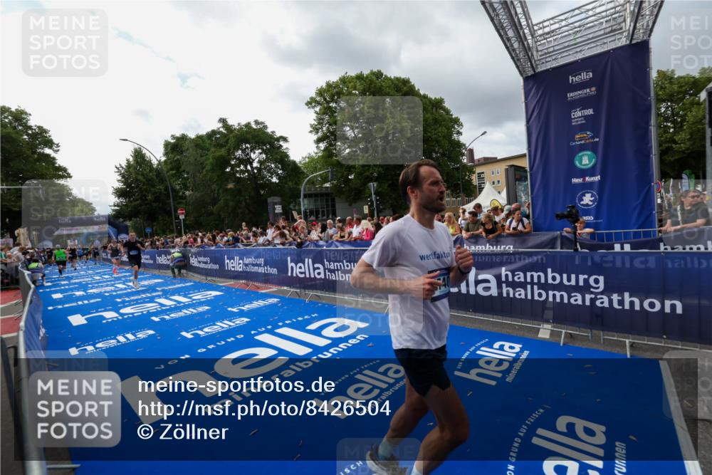 29.06.2025 - hella hamburg halbmarathon Zöllner http://msf.ph/oto/8426504 29.06.2025 10:35:19 Ziel 4740, 7867, 12514, 13798, 14789, 15415, 15773 meine-sportfotos.de