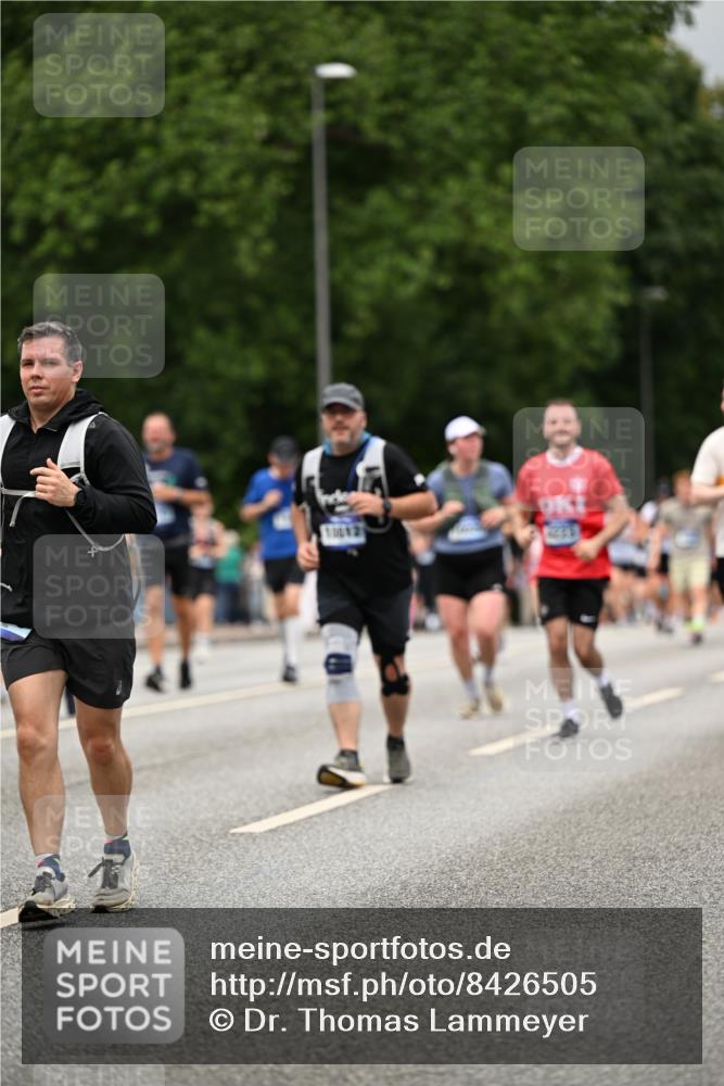 29.06.2025 - hella hamburg halbmarathon Dr. Thomas Lammeyer http://msf.ph/oto/8426505 29.06.2025 10:50:28 Kennedybrücke 1060, 1421, 1426, 1465, 1695, 1854, 1983, 2008, 2217, 2398, 2917, 2965, 4099, 4102, 4223, 4224, 5044, 5914, 6124, 6161, 6393, 6788, 6980, 7303, 7530, 7983, 10230, 10367, 10812, 11393 meine-sportfotos.de