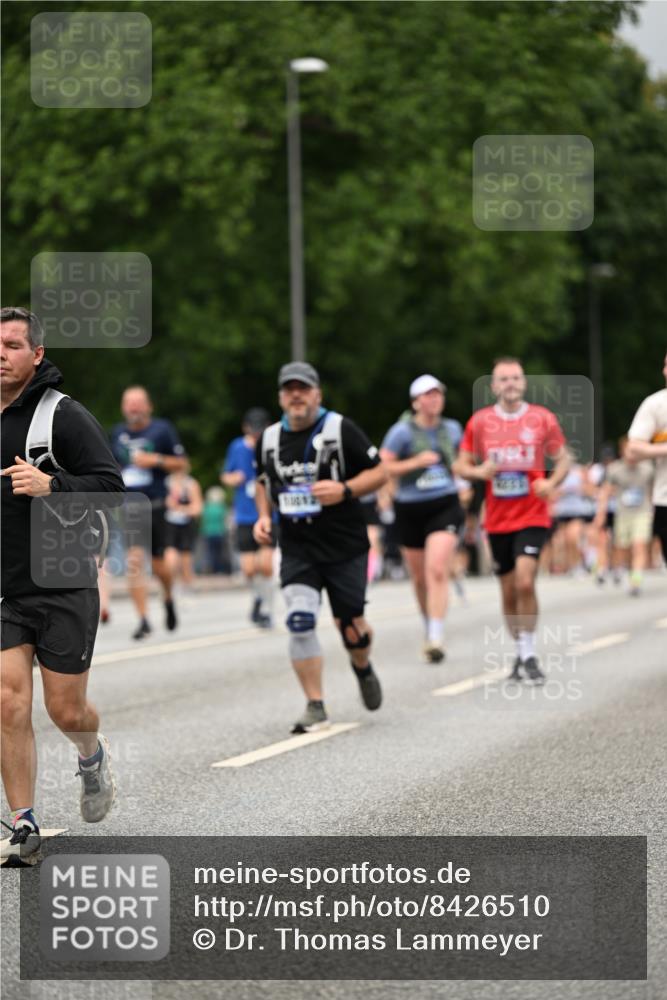 29.06.2025 - hella hamburg halbmarathon Dr. Thomas Lammeyer http://msf.ph/oto/8426510 29.06.2025 10:50:28 Kennedybrücke 1060, 1421, 1426, 1465, 1695, 1854, 1983, 2008, 2217, 2398, 2917, 2965, 4099, 4102, 4223, 4224, 5044, 5914, 6124, 6161, 6393, 6788, 6980, 7303, 7530, 7983, 10230, 10367, 10812, 11393 meine-sportfotos.de