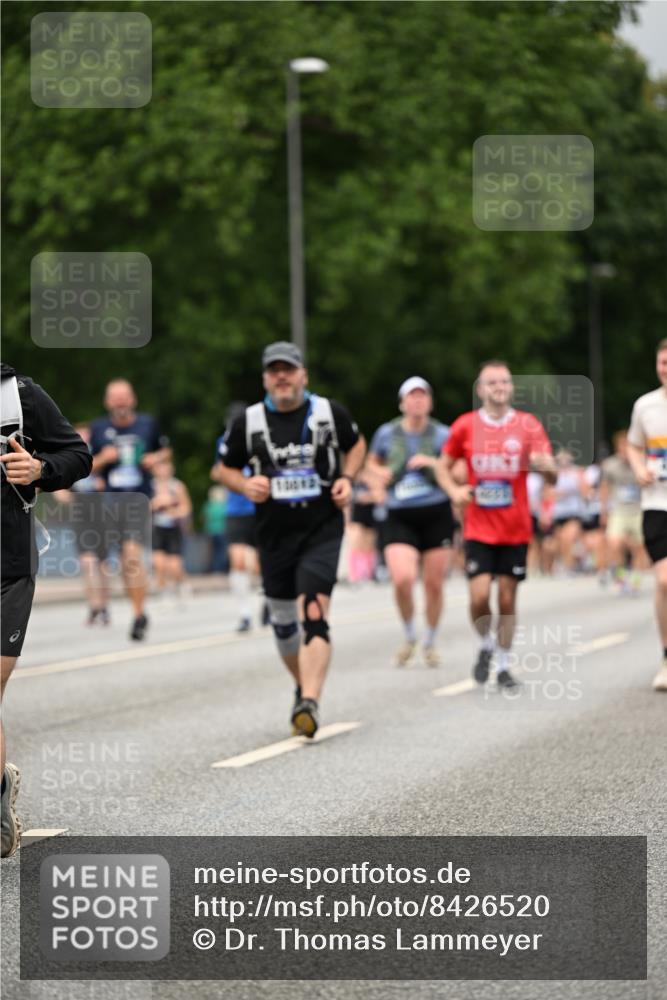 29.06.2025 - hella hamburg halbmarathon Dr. Thomas Lammeyer http://msf.ph/oto/8426520 29.06.2025 10:50:28 Kennedybrücke 1060, 1421, 1426, 1465, 1695, 1854, 1983, 2008, 2217, 2398, 2917, 2965, 4099, 4102, 4223, 4224, 5044, 5914, 6124, 6161, 6393, 6788, 6980, 7303, 7530, 7983, 10230, 10367, 10812, 11393 meine-sportfotos.de