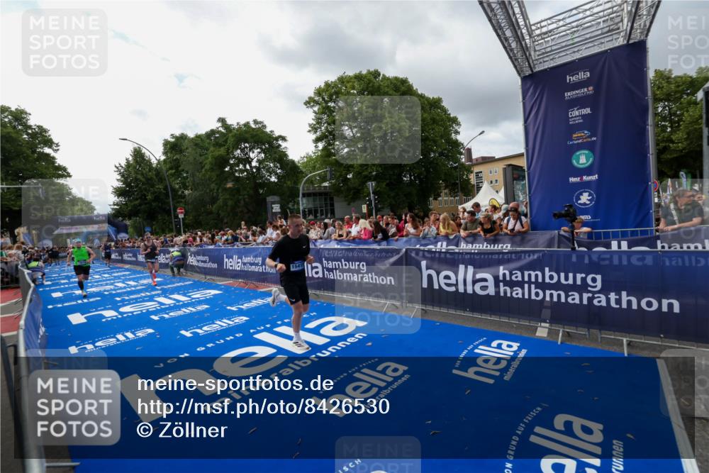 29.06.2025 - hella hamburg halbmarathon Zöllner http://msf.ph/oto/8426530 29.06.2025 10:35:20 Ziel 4944, 7867, 12514, 13798, 14789, 15415, 15773 meine-sportfotos.de