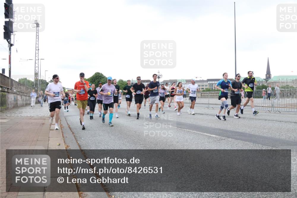 29.06.2025 - hella hamburg halbmarathon Lena Gebhardt http://msf.ph/oto/8426531 29.06.2025 10:53:40 Lombardsbrücke 8057, 8079, 9456, 9077, 18609, 1245, 1017, 1340, 1687, 1709, 1744, 1753, 1900, 1906, 1984, 2065, 2079, 2372, 2409, 2429, 3055, 3226, 4195, 4595, 4801, 5428, 5430, 5562, 5815, 5856, 5857, 5964, 6039, 6041, 6044, 6192, 6273, 6306, 6913, 6996, 7039, 7068, 7483, 7537, 7611, 7614, 7876, 7890, 8189, 8212, 8414, 8515, 8906, 8924, 9077, 9456, 9503, 9531, 9572, 9685, 9764, 9771, 9785, 10043, 10175, 10490, 11390, 12193, 12219, 12700, 14038 meine-sportfotos.de