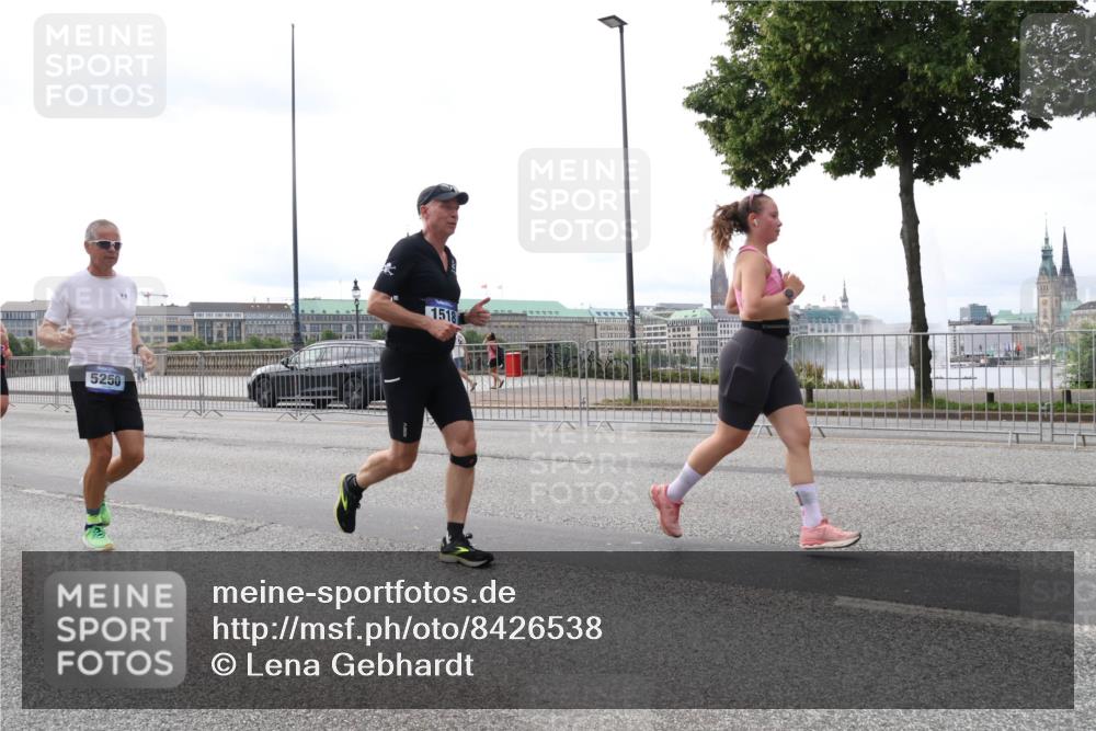 29.06.2025 - hella hamburg halbmarathon Lena Gebhardt http://msf.ph/oto/8426538 29.06.2025 10:29:00 Lombardsbrücke 5250, 1518, 1518, 1557, 1869, 2688, 3717, 4161, 4362, 4373, 4700, 4834, 4982, 5167, 5249, 5250, 5718, 5903, 5939, 6102, 6345, 6418, 7169, 7449, 8048, 8560, 9642, 9716, 10068, 10198, 10434, 10808, 11989, 12099, 12404, 12442, 12958, 13090, 14205, 15143, 15256, 15452, 15453, 15952, 15955, 16125, 16643, 16673, 18293, 18414 meine-sportfotos.de