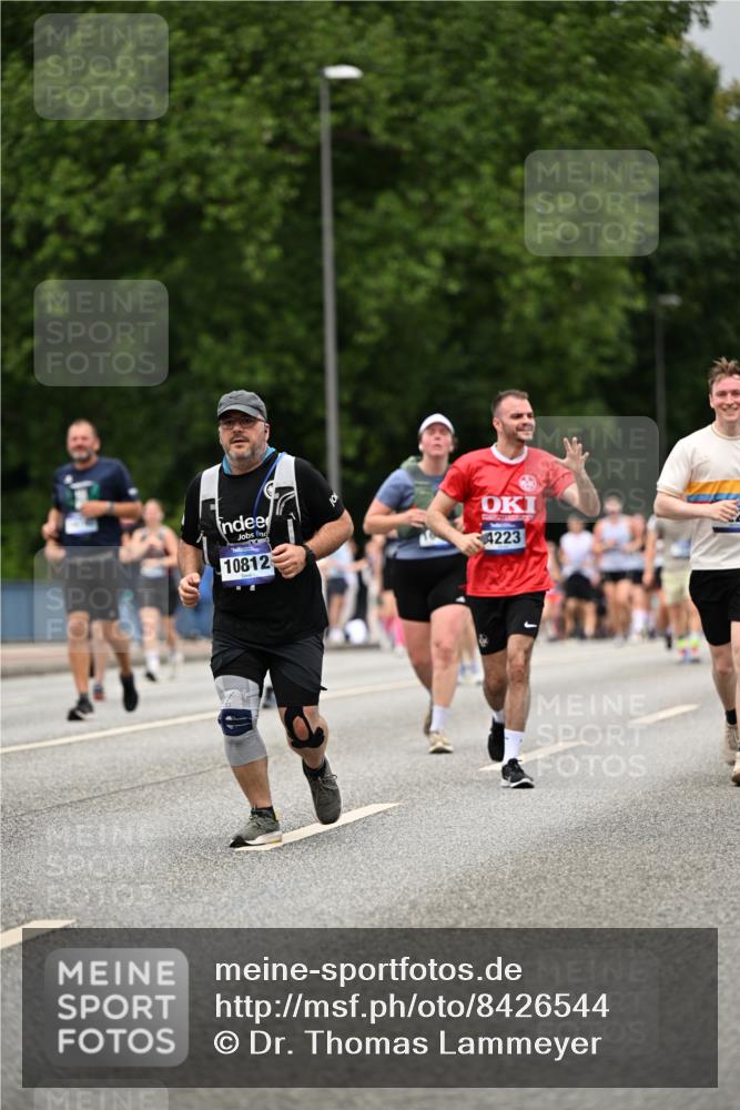 29.06.2025 - hella hamburg halbmarathon Dr. Thomas Lammeyer http://msf.ph/oto/8426544 29.06.2025 10:50:29 Kennedybrücke 1060, 1421, 1426, 1695, 1854, 1983, 2008, 2217, 2398, 2917, 2965, 3164, 4099, 4102, 4223, 4224, 5044, 5914, 6124, 6161, 6393, 6788, 6980, 7303, 7530, 7983, 10230, 10367, 10812, 11393 meine-sportfotos.de