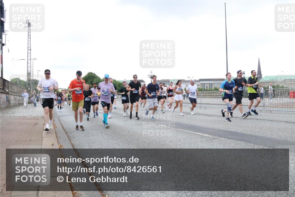29.06.2025 - hella hamburg halbmarathon Lena Gebhardt http://msf.ph/oto/8426561 29.06.2025 10:53:40 Lombardsbrücke 18079, 18057, 1984, 151, 9456, 9456, 14065, 9077, 549, 1017, 1340, 1687, 1709, 1744, 1753, 1900, 1906, 1984, 2065, 2079, 2372, 2409, 2429, 3055, 3226, 4195, 4595, 4801, 5428, 5430, 5562, 5815, 5856, 5857, 5964, 6039, 6041, 6044, 6192, 6273, 6306, 6913, 6996, 7039, 7068, 7483, 7537, 7611, 7614, 7876, 7890, 8189, 8212, 8414, 8515, 8906, 8924, 9077, 9456, 9503, 9531, 9572, 9685, 9764, 9771, 9785, 10043, 10175, 10490, 11390, 12193, 12219, 12700, 14038 meine-sportfotos.de