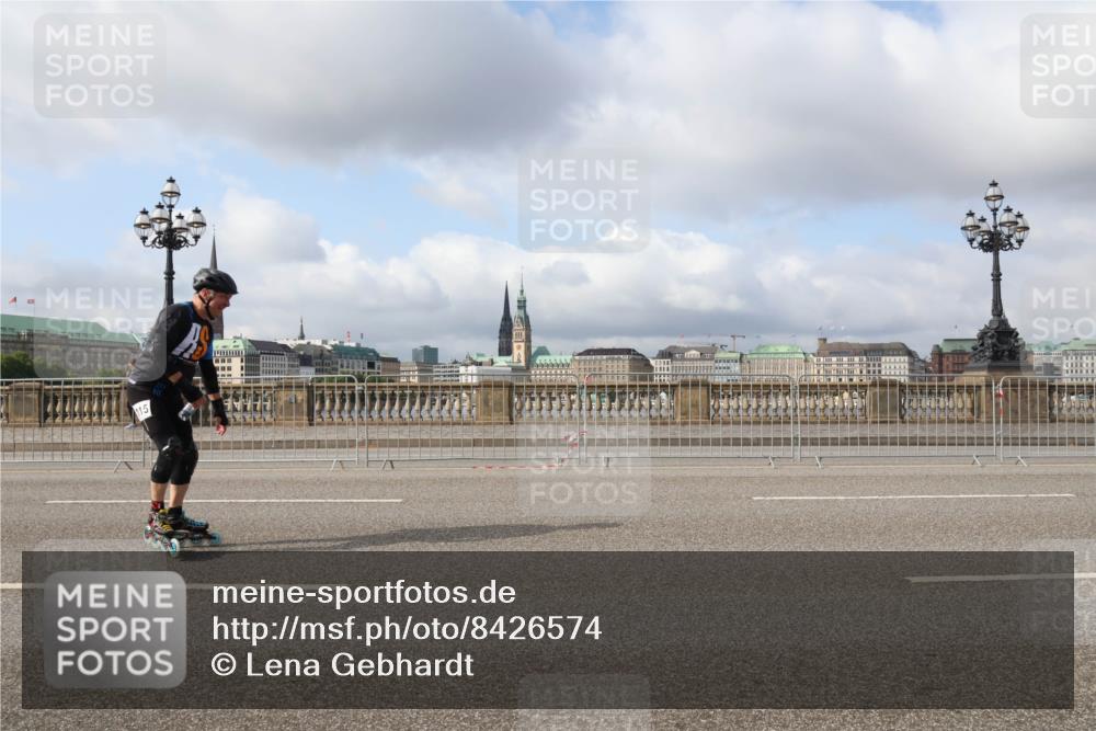29.06.2025 - hella hamburg halbmarathon Lena Gebhardt http://msf.ph/oto/8426574 29.06.2025 08:58:59 Lombardsbrücke 15 meine-sportfotos.de