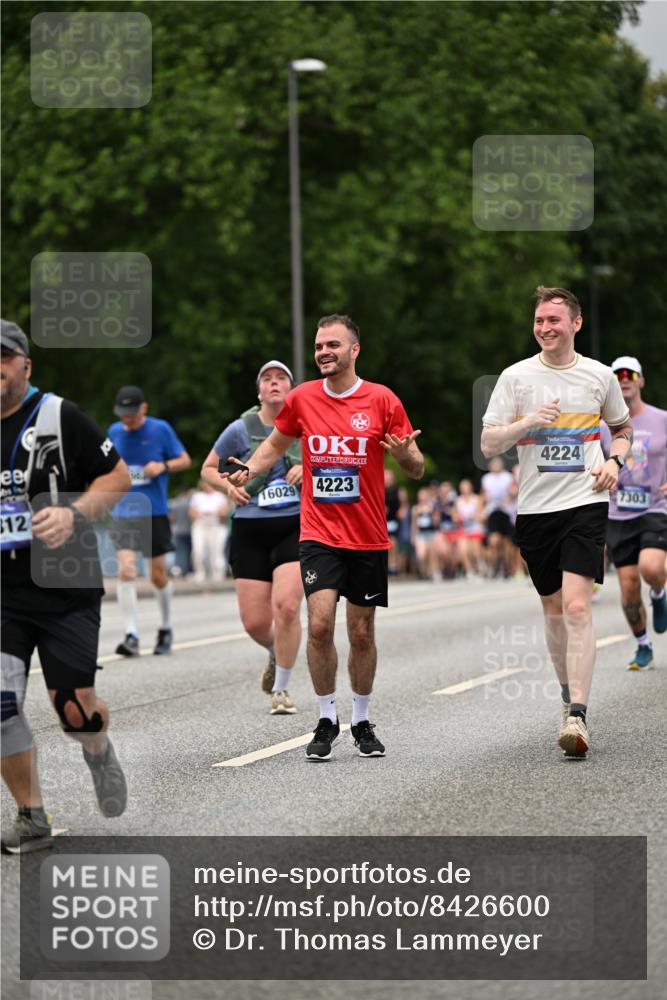 29.06.2025 - hella hamburg halbmarathon Dr. Thomas Lammeyer http://msf.ph/oto/8426600 29.06.2025 10:50:31 Kennedybrücke 1060, 1421, 1426, 1695, 1854, 1983, 2008, 2217, 2398, 2917, 3160, 3164, 4099, 4102, 4223, 4224, 5044, 6124, 6161, 6393, 6788, 6980, 7303, 7530, 7983, 8477, 10230, 10367, 10812, 11393 meine-sportfotos.de