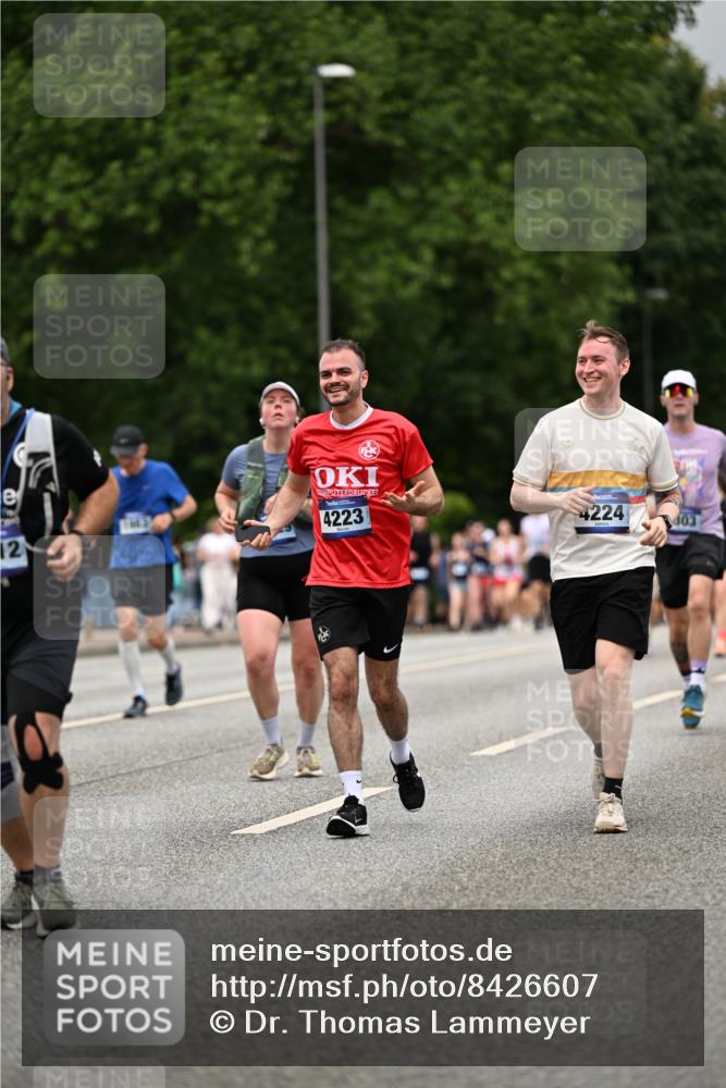 29.06.2025 - hella hamburg halbmarathon Dr. Thomas Lammeyer http://msf.ph/oto/8426607 29.06.2025 10:50:31 Kennedybrücke 1060, 1421, 1426, 1695, 1854, 1983, 2008, 2217, 2398, 2917, 3160, 3164, 4099, 4102, 4223, 4224, 5044, 6124, 6161, 6393, 6788, 6980, 7303, 7530, 7983, 8477, 10230, 10367, 10812, 11393 meine-sportfotos.de