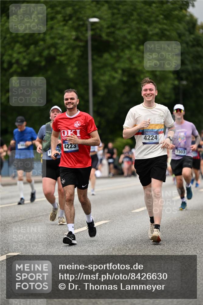 29.06.2025 - hella hamburg halbmarathon Dr. Thomas Lammeyer http://msf.ph/oto/8426630 29.06.2025 10:50:31 Kennedybrücke 1060, 1421, 1426, 1695, 1854, 1983, 2008, 2217, 2398, 2917, 3160, 3164, 4099, 4102, 4223, 4224, 5044, 6124, 6161, 6393, 6788, 6980, 7303, 7530, 7983, 8477, 10230, 10367, 10812, 11393 meine-sportfotos.de