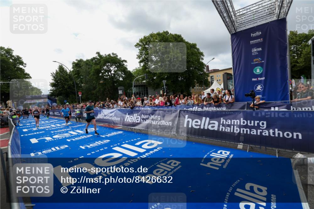 29.06.2025 - hella hamburg halbmarathon Zöllner http://msf.ph/oto/8426632 29.06.2025 10:35:27 Ziel 1889, 4050, 4944, 10771, 10877, 11898, 14789, 15390, 15701, 15931, 15959, 16811 meine-sportfotos.de