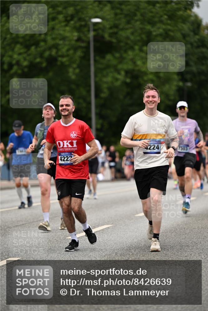 29.06.2025 - hella hamburg halbmarathon Dr. Thomas Lammeyer http://msf.ph/oto/8426639 29.06.2025 10:50:31 Kennedybrücke 1060, 1421, 1426, 1695, 1854, 1983, 2008, 2217, 2398, 2917, 3160, 3164, 4099, 4102, 4223, 4224, 5044, 6124, 6161, 6393, 6788, 6980, 7303, 7530, 7983, 8477, 10230, 10367, 10812, 11393 meine-sportfotos.de