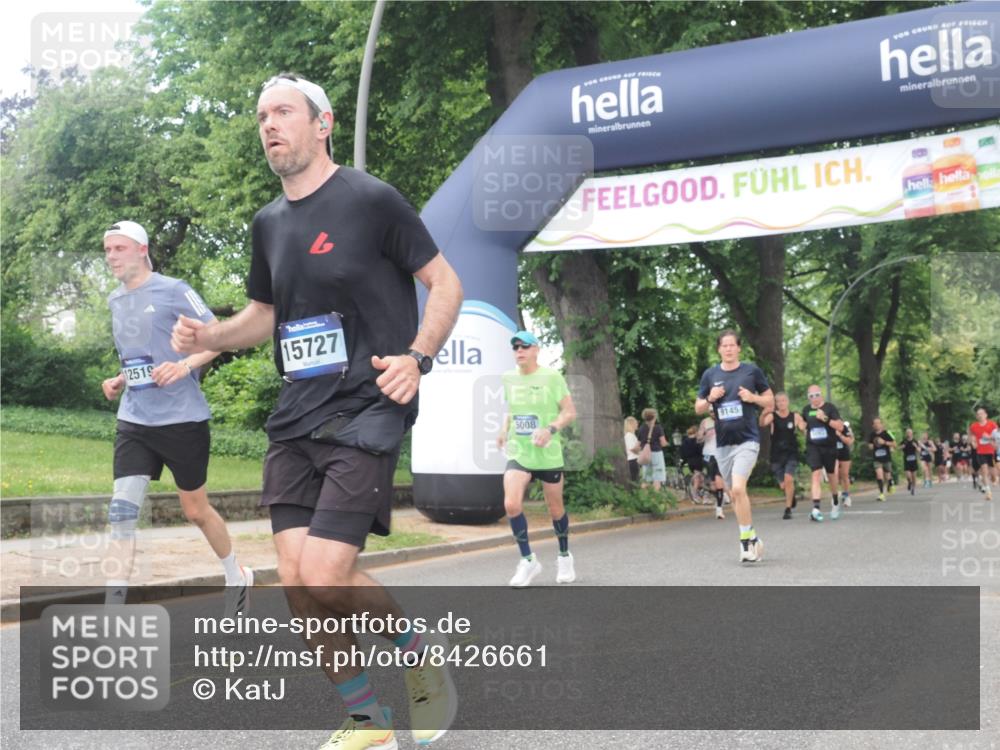 29.06.2025 - hella hamburg halbmarathon KatJ http://msf.ph/oto/8426661 29.06.2025 10:39:42 Zwischen KM18-KM19 1683, 4121, 5008 meine-sportfotos.de