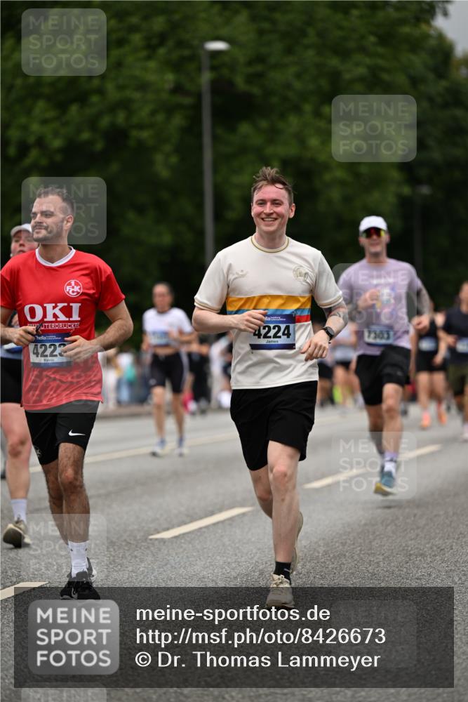 29.06.2025 - hella hamburg halbmarathon Dr. Thomas Lammeyer http://msf.ph/oto/8426673 29.06.2025 10:50:32 Kennedybrücke 1421, 1426, 1695, 1854, 1983, 2008, 2217, 2398, 2917, 3160, 3164, 4099, 4102, 4223, 4224, 5044, 6124, 6161, 6788, 7303, 7530, 7983, 8477, 10230, 10367, 10812, 11393 meine-sportfotos.de