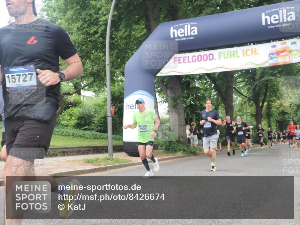 29.06.2025 - hella hamburg halbmarathon KatJ http://msf.ph/oto/8426674 29.06.2025 10:39:42 Zwischen KM18-KM19 1683, 4121, 5008 meine-sportfotos.de