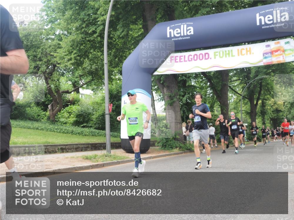 29.06.2025 - hella hamburg halbmarathon KatJ http://msf.ph/oto/8426682 29.06.2025 10:39:42 Zwischen KM18-KM19 1683, 4121, 5008 meine-sportfotos.de