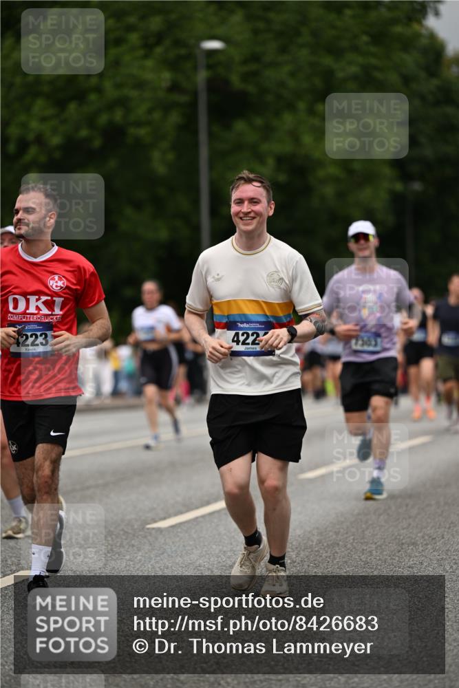 29.06.2025 - hella hamburg halbmarathon Dr. Thomas Lammeyer http://msf.ph/oto/8426683 29.06.2025 10:50:32 Kennedybrücke 1421, 1426, 1695, 1854, 1983, 2008, 2217, 2398, 2917, 3160, 3164, 4099, 4102, 4223, 4224, 5044, 6124, 6161, 6788, 7303, 7530, 7983, 8477, 10230, 10367, 10812, 11393 meine-sportfotos.de