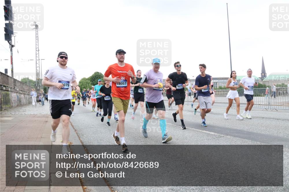 29.06.2025 - hella hamburg halbmarathon Lena Gebhardt http://msf.ph/oto/8426689 29.06.2025 10:53:41 Lombardsbrücke 079, 1709, 9456, 18057, 1852, 9077, 12259, 18609, 12459, 1017, 1340, 1687, 1709, 1744, 1753, 1789, 1900, 1906, 1984, 2065, 2079, 2372, 2409, 2429, 3055, 3226, 3557, 4195, 4595, 4801, 5428, 5430, 5562, 5815, 5856, 5857, 5964, 6039, 6041, 6044, 6192, 6273, 6306, 6913, 6996, 7039, 7068, 7483, 7537, 7611, 7614, 7876, 7890, 8189, 8212, 8414, 8515, 8906, 8924, 9077, 9456, 9503, 9531, 9572, 9685, 9764, 9771, 9785, 10043, 10175, 10490, 11390, 12193, 12219, 12700, 14038 meine-sportfotos.de